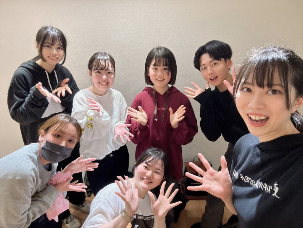 福岡のK-POPダンススクールで体験レッスンに参加する初心者